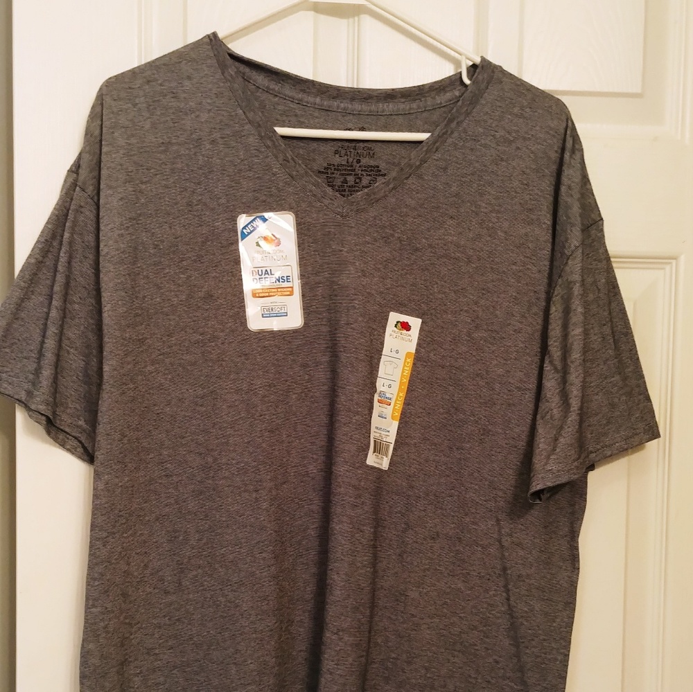 Men's NWT Large Fruit of the Loom Tee